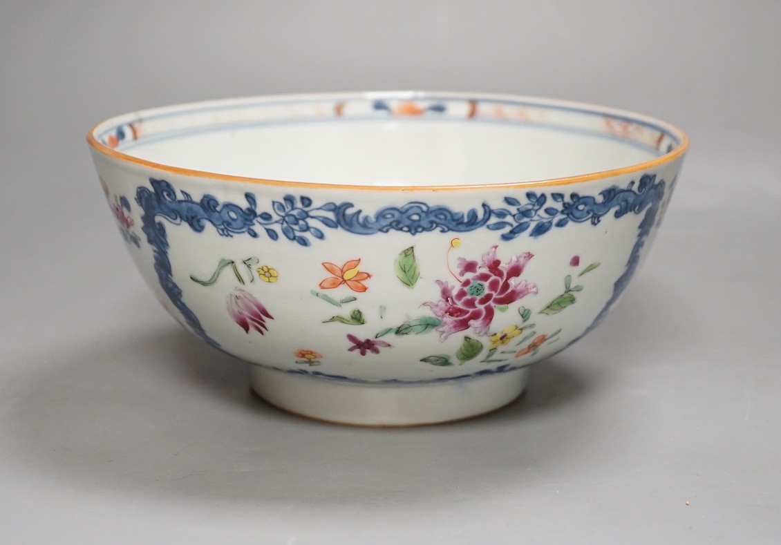 A Chinese export famille rose bowl with floral decoration - 9cm tall